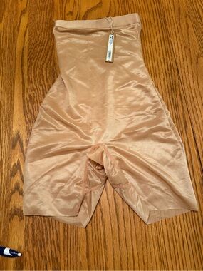SKIMS Simply Bare Mid Thigh Short